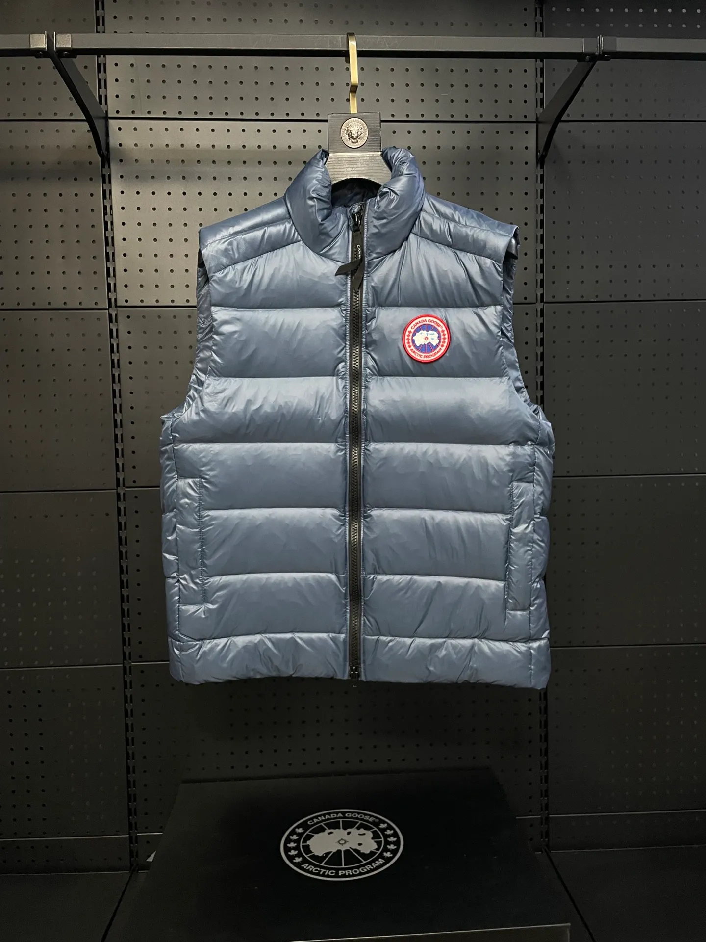 P560 Canadian brand CanadaGoose men's and women's CROFTON lightweight down vest 2229M DWR water-repellent treatment WindWall windproof fabric 700 fleece filling original mold opening details one to one production The upper body effect is stunning Exclusively available on the Xiaohongshu purchasing platform The highest version on the market Size: XS S M L XL XXL